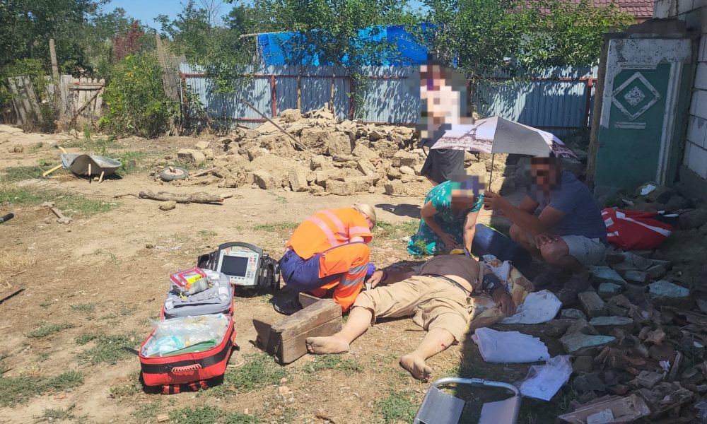 Au scăpat ca prin minune! Tată și fiu, striviți de un perete în Vetrișoaia – stiriest.ro