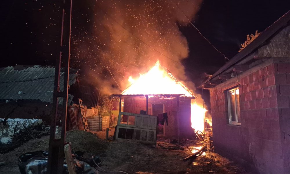 casă incendiată de un tânăr furios! – stiriest.ro