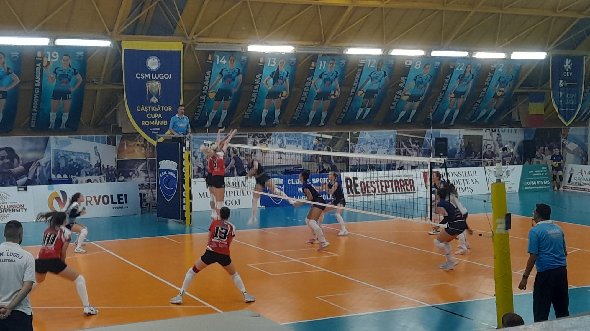 Cupa CSM, ziua a doua: ambele echipe românești, învinse la limită