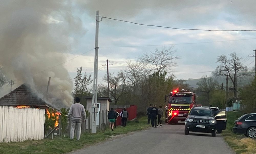 Incendiu violent într-o gospodărie din Pogănești, comuna Stănilești, după ce furtunul unei butelii s-a rupt – stiriest.ro