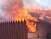 Incendiu puternic la o casă din Bârlad. Flăcările au cuprins mansarda, iar trei locuințe vecine au fost la un pas de dezastru – stiriest.ro