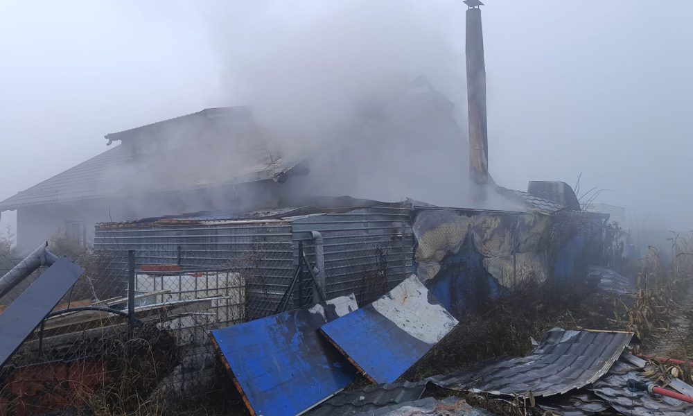 Bătrân de 80 de ani, scos de vecini dintr-o casă cuprinsă de fum, la Florești – stiriest.ro