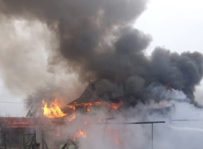 Tragedie la Ghergheleu. Femeie de 49 de ani, găsită carbonizată într-o locuință cuprinsă de flăcări – stiriest.ro