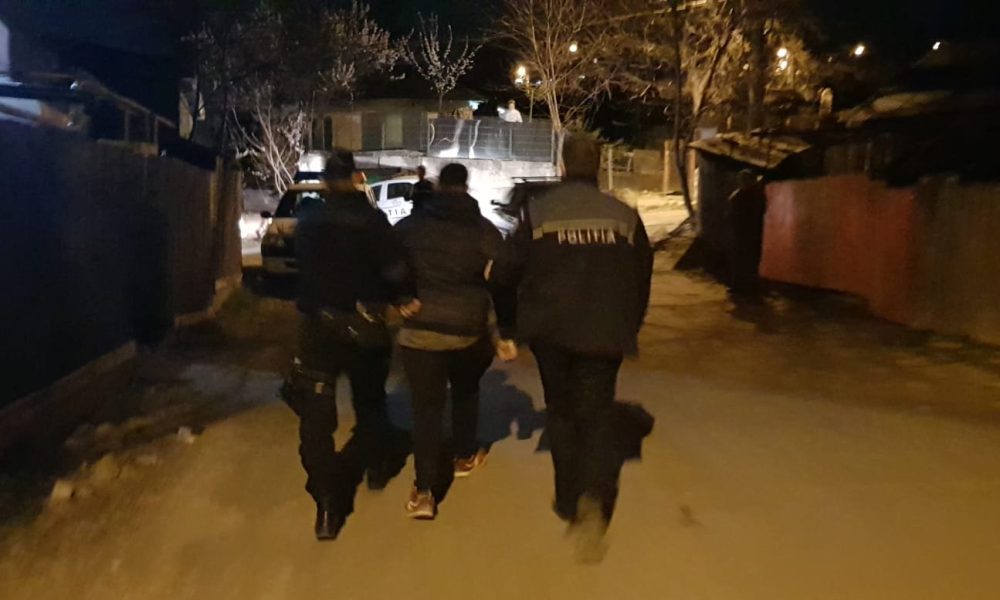 Lovită din gelozie la 5 dimineața. Bărbat din Vaslui, reținut pentru violență în familie – stiriest.ro