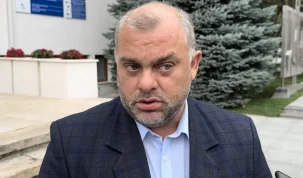 Trifan a plecat iar prin Europa. Acum în Polonia. La Vaslui pot să mai aștepte și drumurile, și oamenii – stiriest.ro