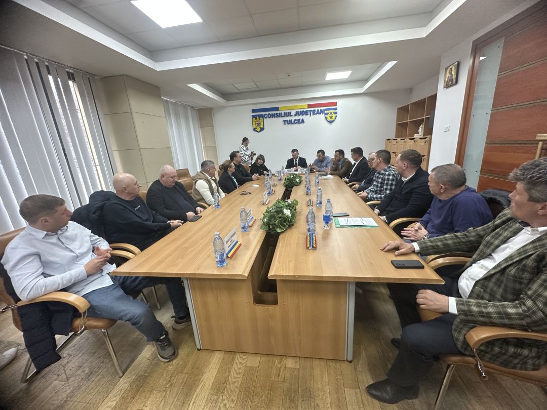 (VIDEO) Nouă comune tulcene au semnat contracte pentru modernizarea iluminatului public prin finanțare de la Administrația Fondului de Mediu