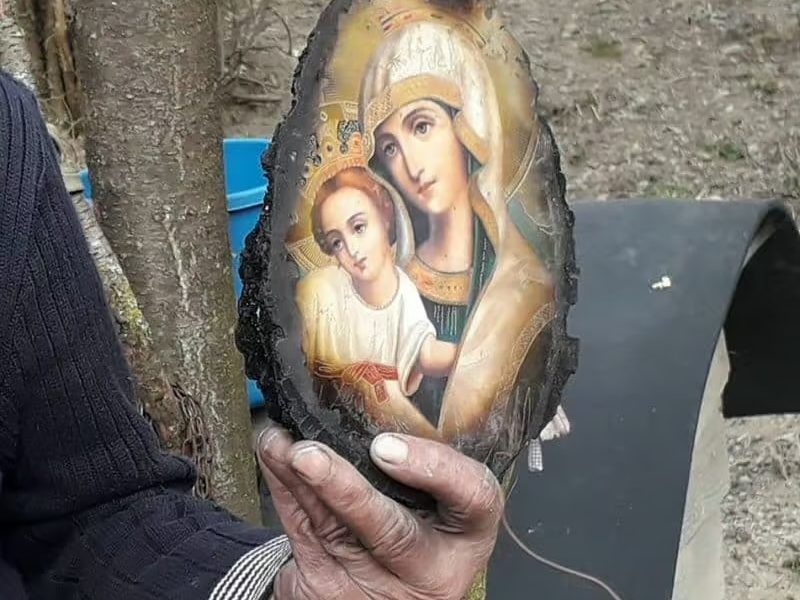 O icoană și o canapea au luat foc într-o garsonieră din Vaslui. Pompierii au intervenit de urgență vizavi de Liceul „Ștefan Procopiu”