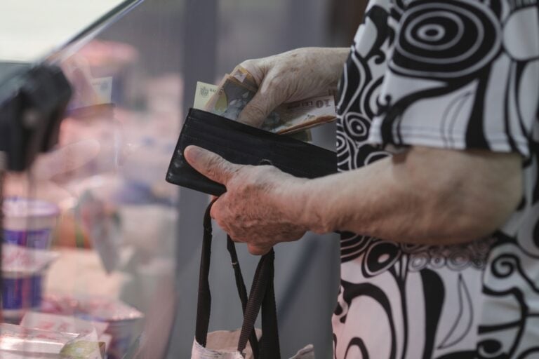 Pensionarii cu venituri mai mici de 2.574 lei vor primi în decembrie un ajutor de 400 lei – stiriest.ro