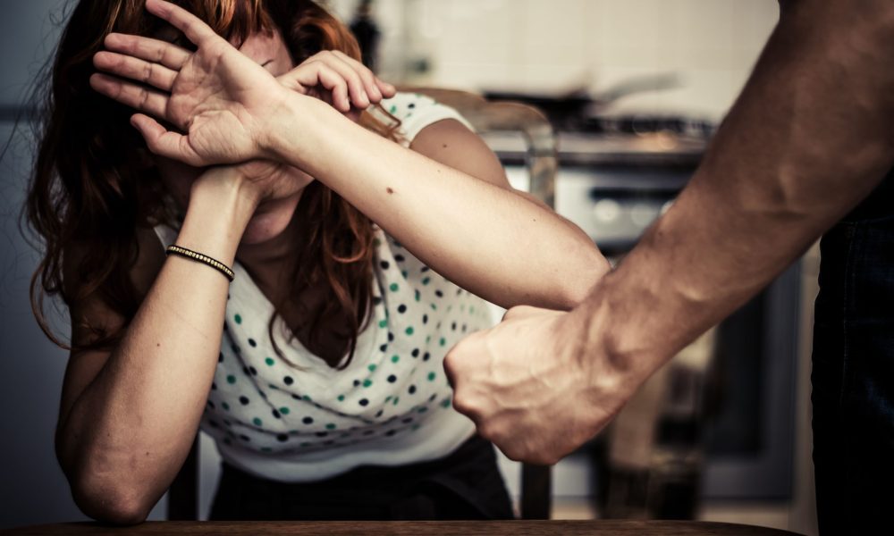 A sfidat legea și ordinul de protecție! Un bărbat din Rebricea, reținut după ce și-a hărțuit fosta parteneră prin amenințări și mesaje violente