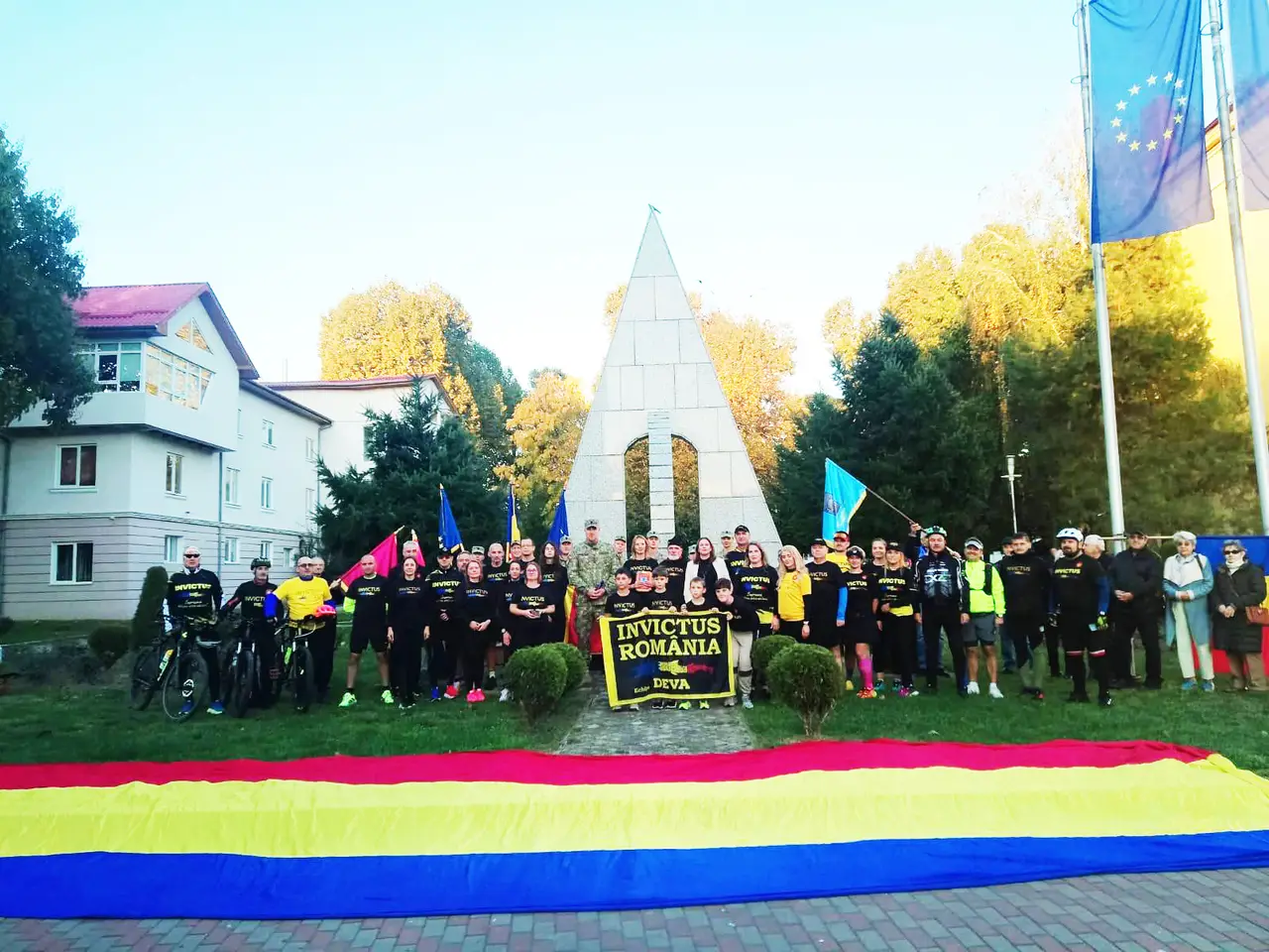 [FOTO] Pe urmele eroilor! Voluntarii Invictus au adus Ștafeta Veteranilor la Lugoj