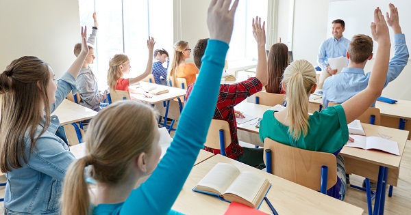 INVESTIȚII ÎN EDUCAȚIE: Burse de merit pentru 30 de elevi din județul Tulcea