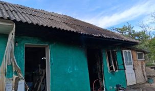 o cameră a fost cuprinsă de flăcări după ce au sărit scântei din sobă – stiriest.ro