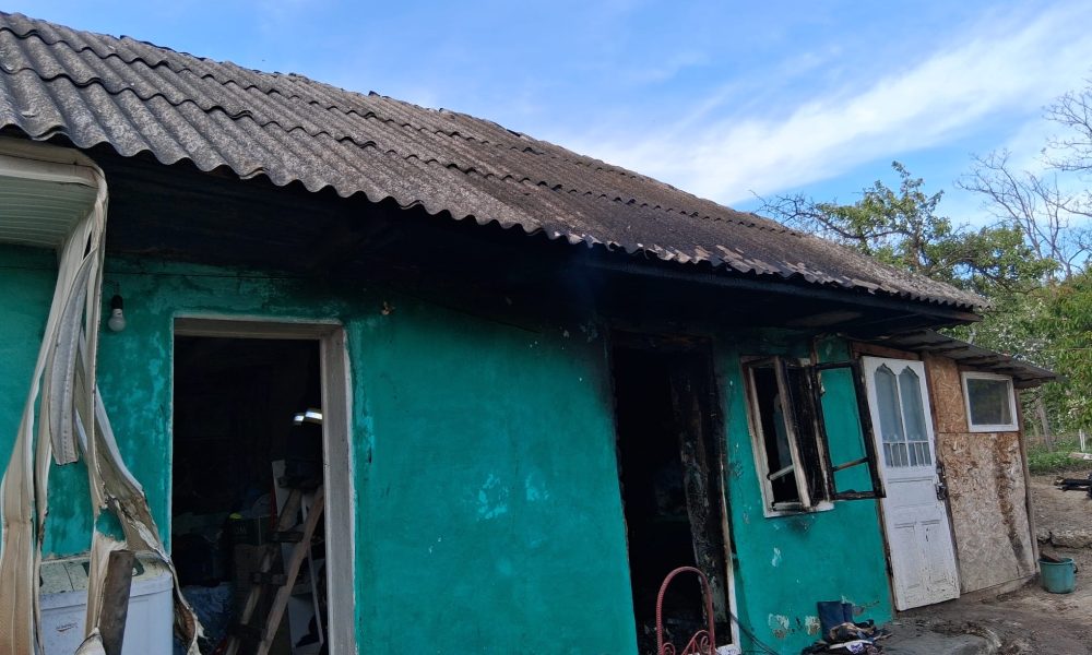 o cameră a fost cuprinsă de flăcări după ce au sărit scântei din sobă – stiriest.ro