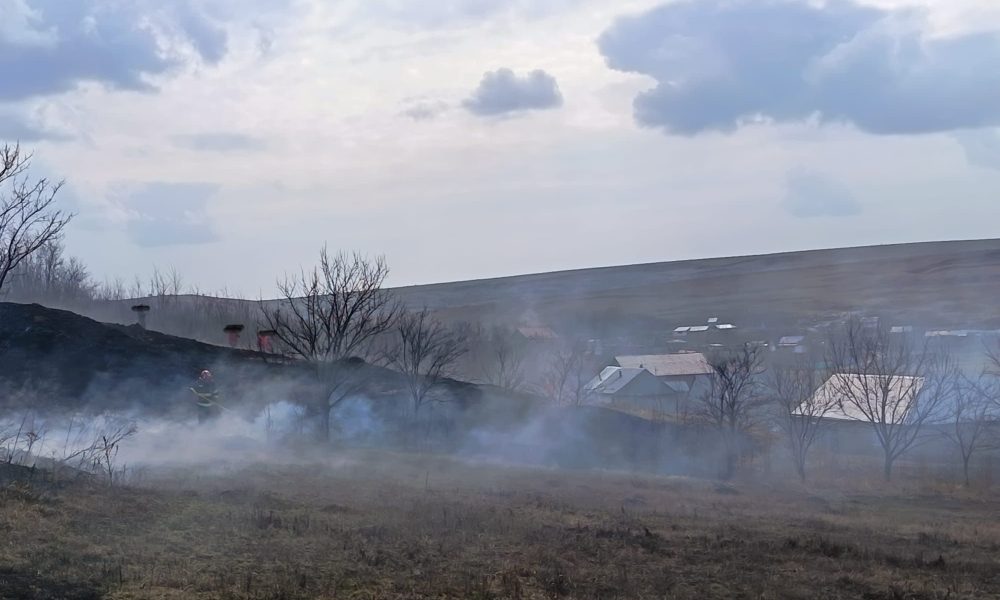 100 de hectare făcute scrum într-un incendiu de vegetație. Flăcările au mistuit câmpurile ore în șir – stiriest.ro