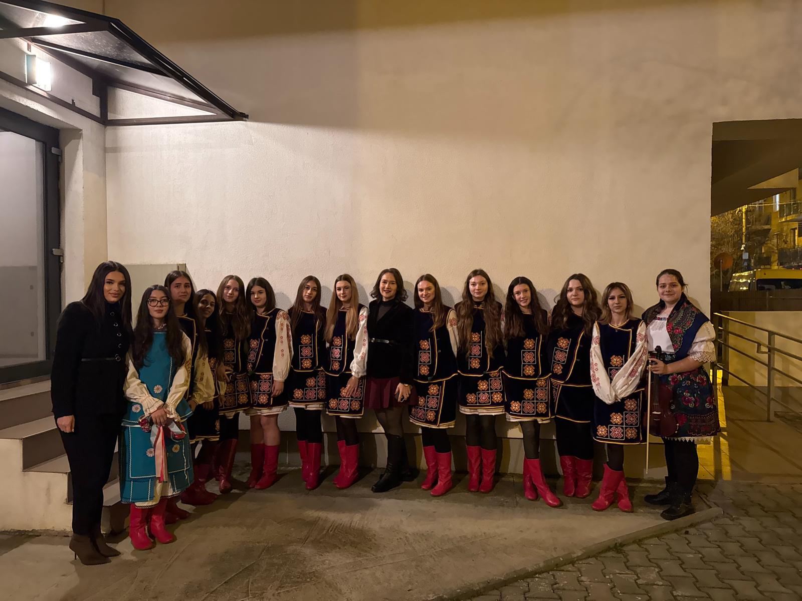 Tradiție! Elevii de la ”Iulia Hasdeu” au colindat în ucraineană la Festivalul Internațional de Colinde Ucrainene în Banat