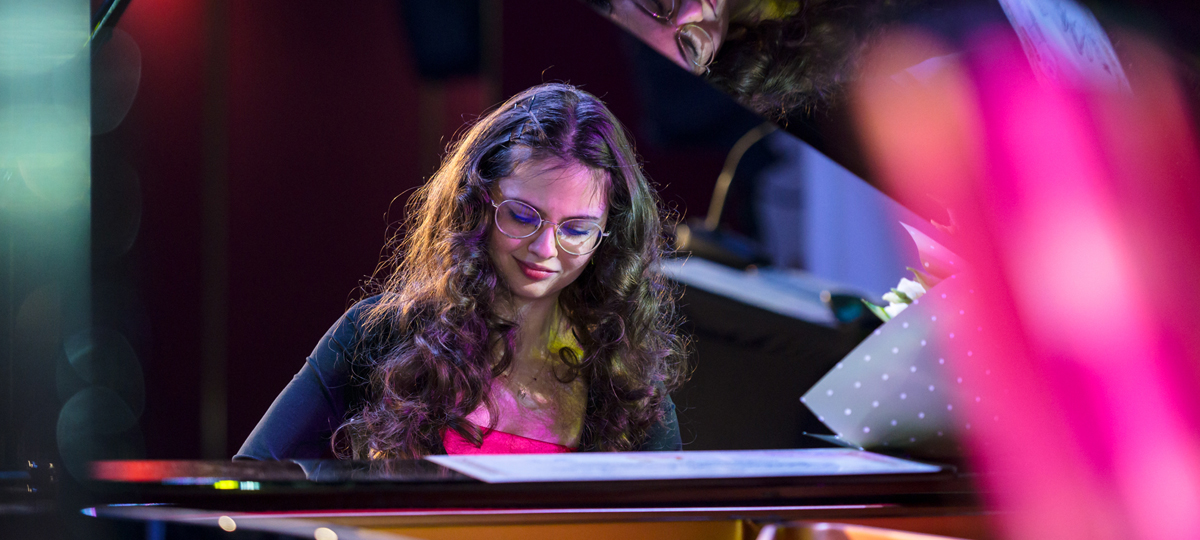 Gala Premiilor Lugojene! Patricia Roșca, fata cu degetele de aur, distinsă cu ”Trofeul de excelență pentru educație”