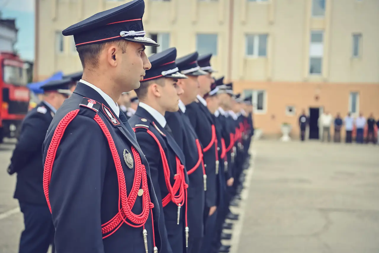 Semn de recunoștință! Detașamentul de pompieri Lugoj a schimbat comandantul și și-a onorat rezerviștii